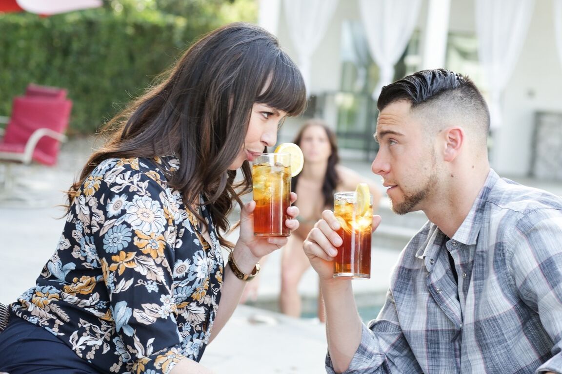 15P A mãe gostosa Dana Dearmond é pega seduzindo o namorado da filha