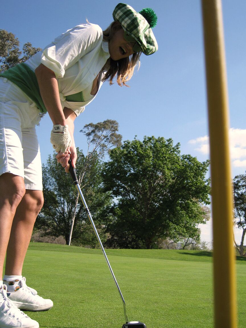 17P Mulher madura e suja Kelly Madison fica nua após a partida de golfe