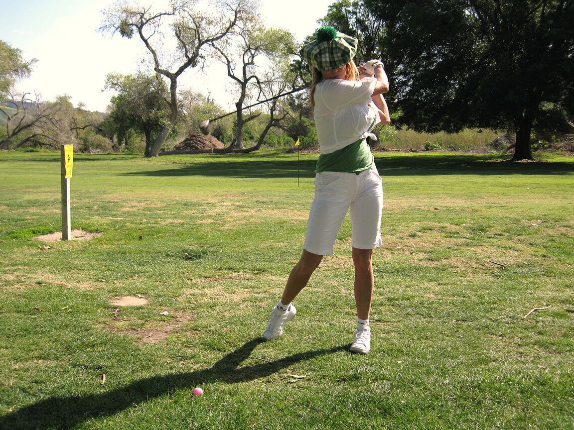 17P Mulher madura e suja Kelly Madison fica nua após a partida de golfe