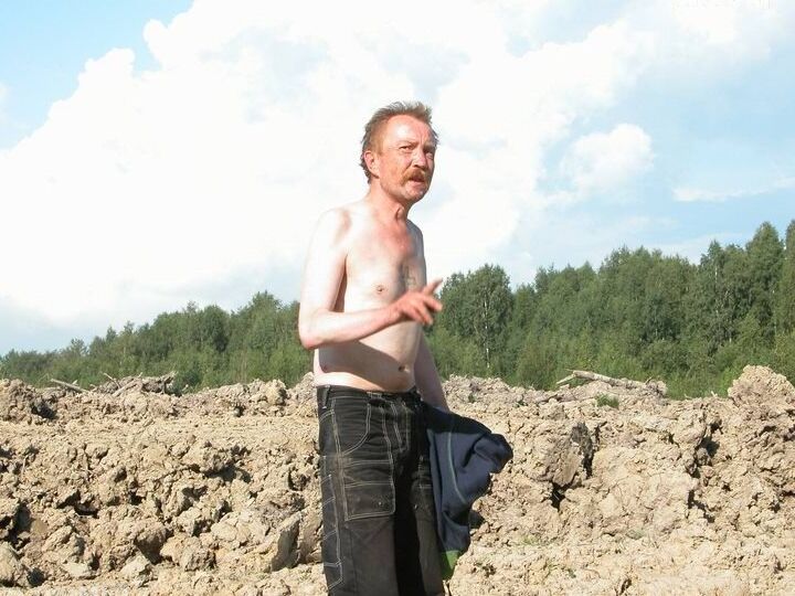 16P Возбуждённые зрелые женщины насыщают свою киску, трахая бездомного