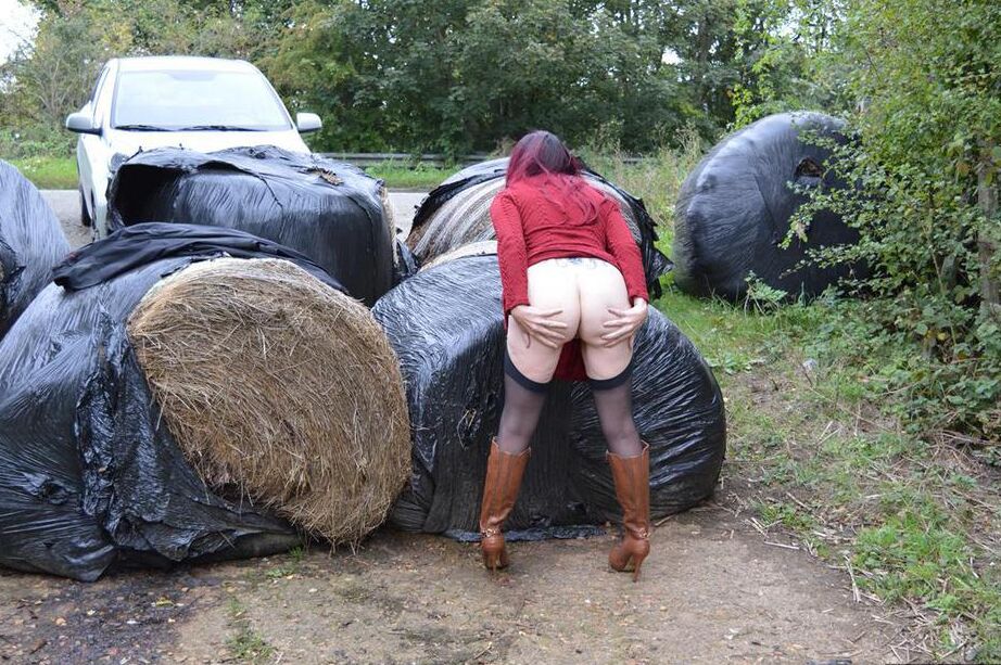 20P Tesão maduro Barby espalha bunda em meias