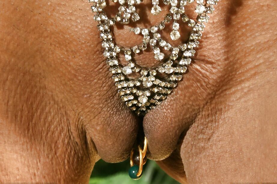16P Lady Sarah, idosa do Reino Unido, exibindo pernas e pés maduros e sensuais