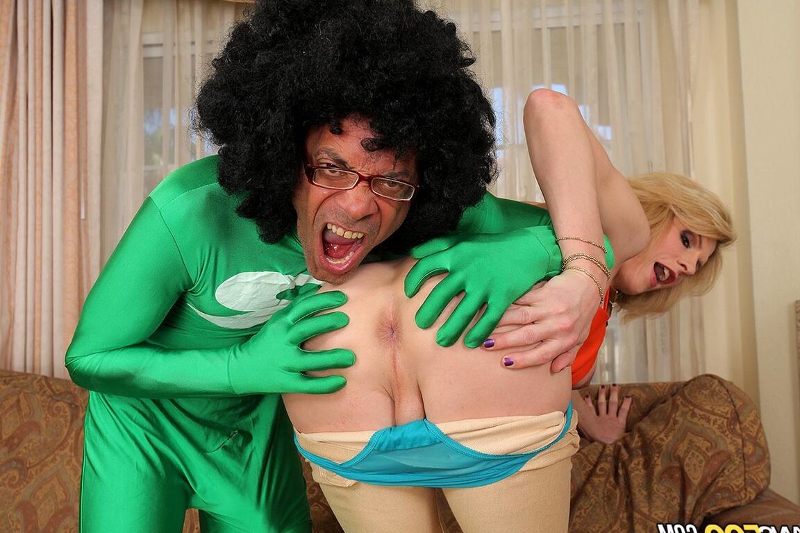 15P Delia DeLions loves getting some Super Ramon cock