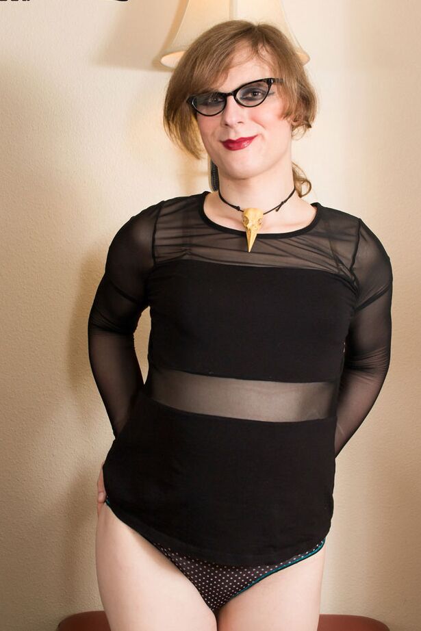 15P HUNG power bottom Lucy Sioux is a Portland party girl that just to be fucked