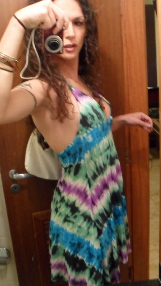 12P Latina Tranny Nikki hôtel selfies nus