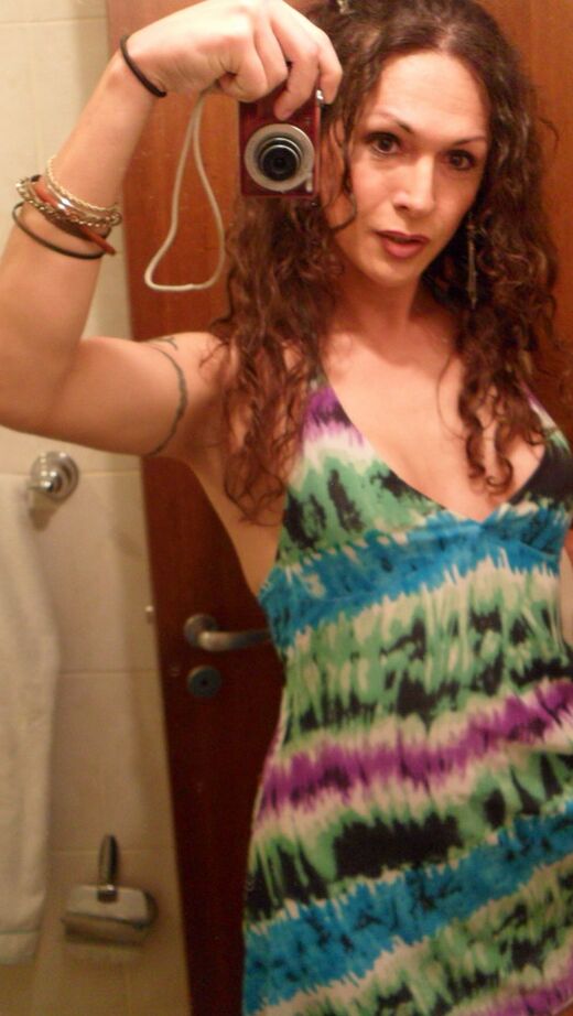 12P Latina Tranny Nikki hôtel selfies nus