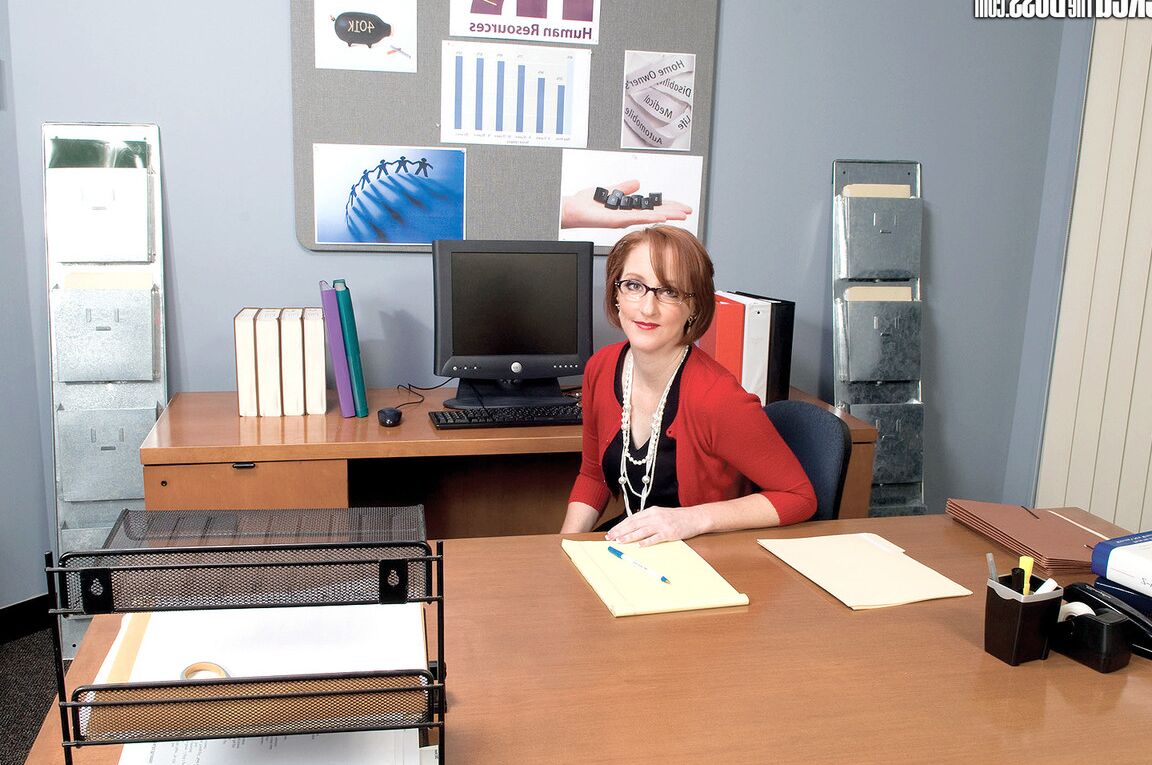 17P High school principal Layla Redd seduces a male student in her office