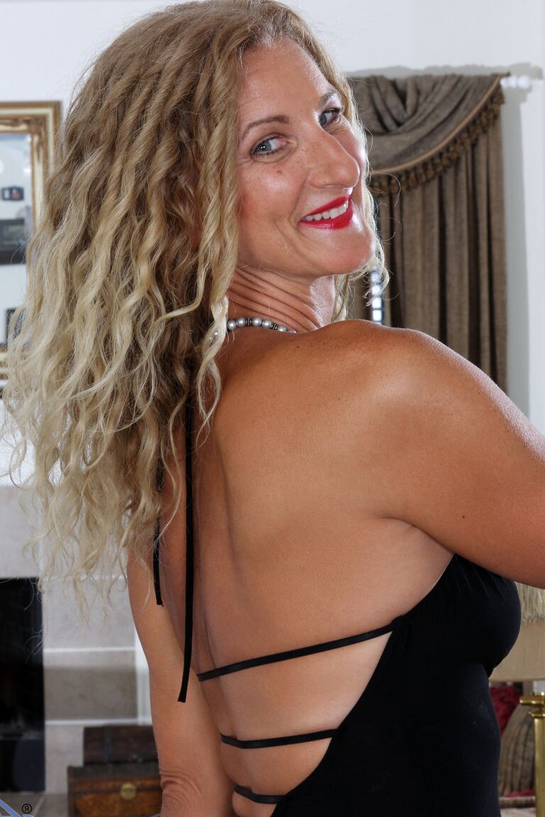 18P Middle aged American female Zoe Marks slips off dress and nylons to pose nude