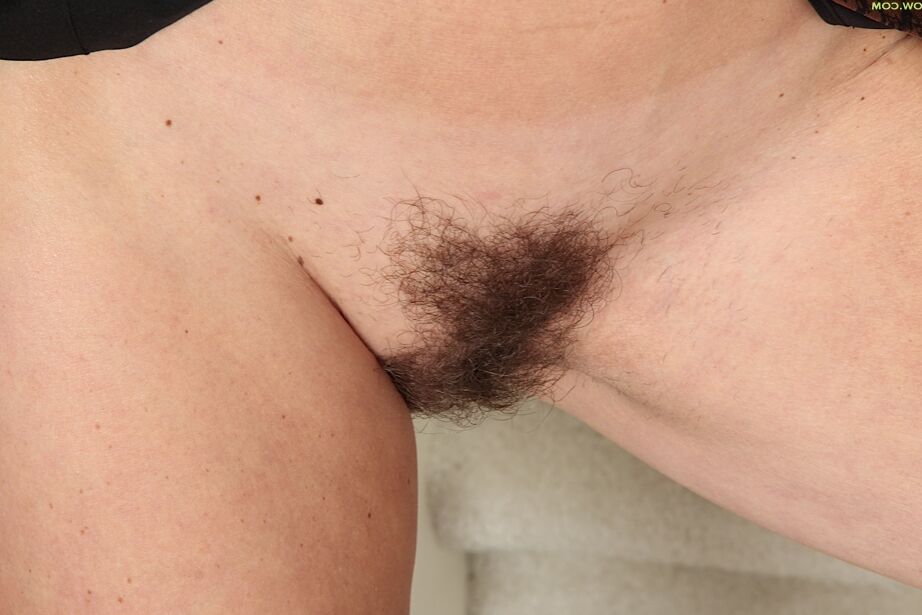 16P A beleza peituda Chelsey Townes está exibindo sua incrível bunda nua