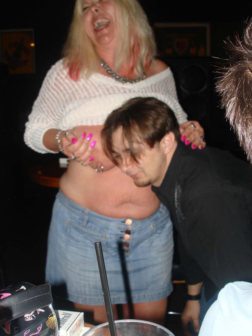 21P Swingers Double Dee & friends show their big tits & get eaten out at a club