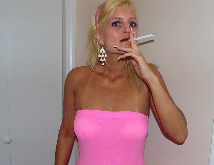 15P Esposa loira excitada Marie Wadsworthy garganta profunda e sopra o pau de um estranho