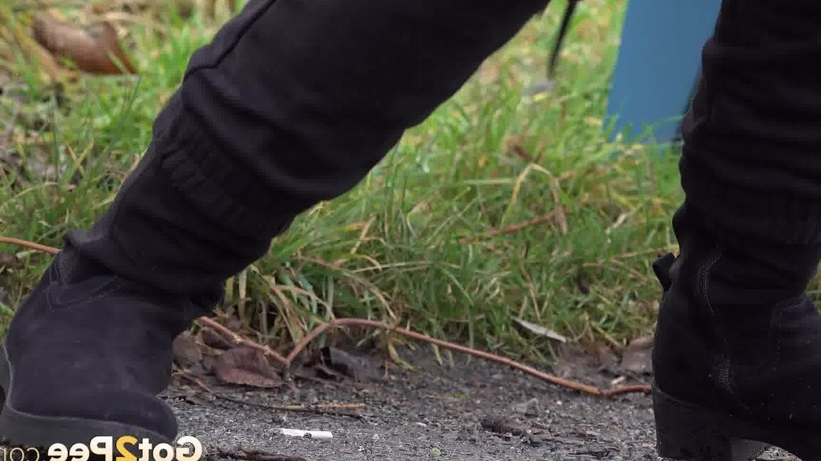 15P Antonia Sainz and Vanessa Hell squat to pee on a path while out for a walk