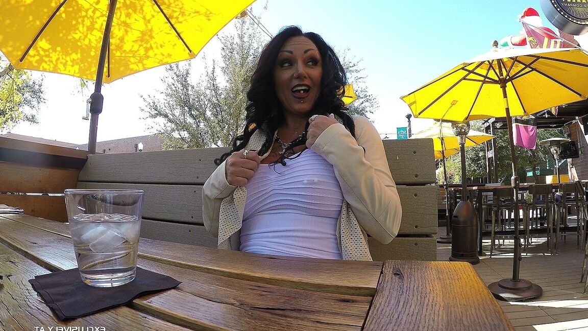 17P MILF tetona con vagina perforada Ashton se involucra en un gangbang salvaje