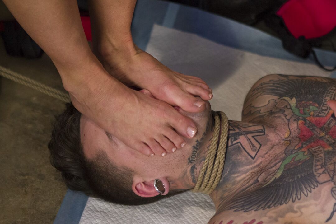 16P Two hookers dominate a tattooed law man after they escape from jail cell
