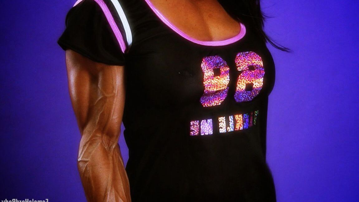 21P Chica musculosa Flix Marina López