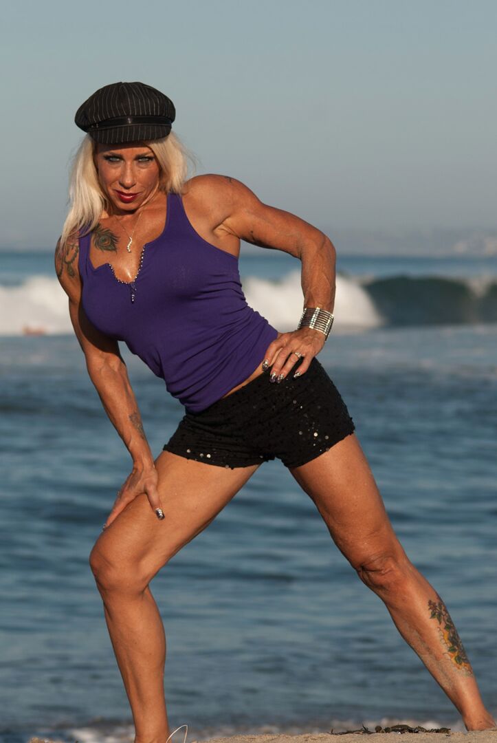 15P Muscularidad Rubia De Brazo Grande