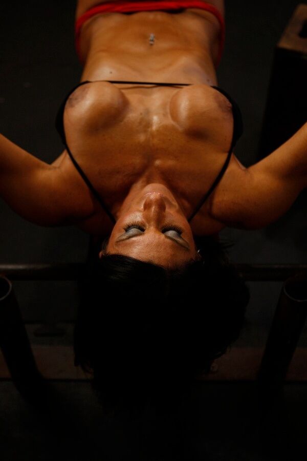 17P Dirty Muscle Sport Babe