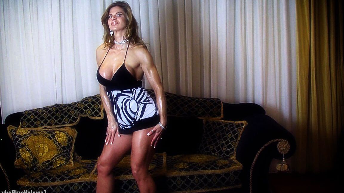 21P La caliente culturista Anna Cervantes muestra su sexy escote