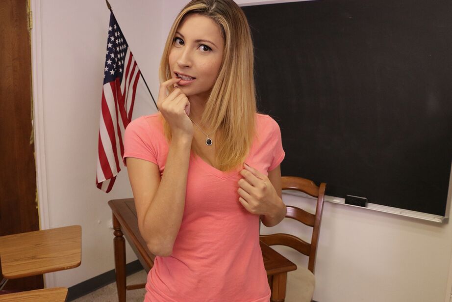 16P Latina chick Jade Jantzen jerks off a long cock in a schoolroom