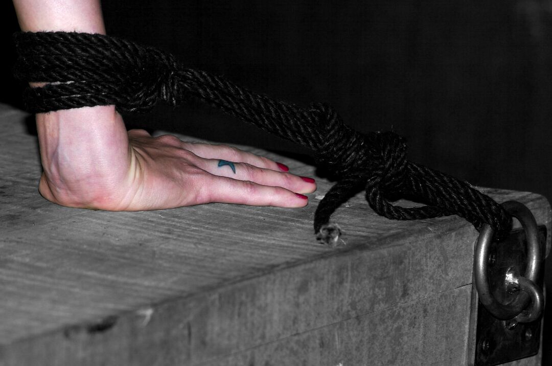 21P Appareil Bondage Miss Kitty