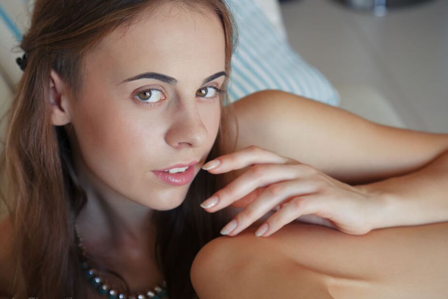 16P Skinny nude teen Gracie A has no issue with showing off her trimmed muff