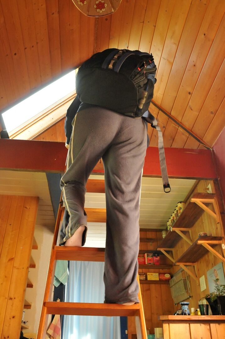 20P Older lady Tasty Trixie climbs up to her loft for a live cam show