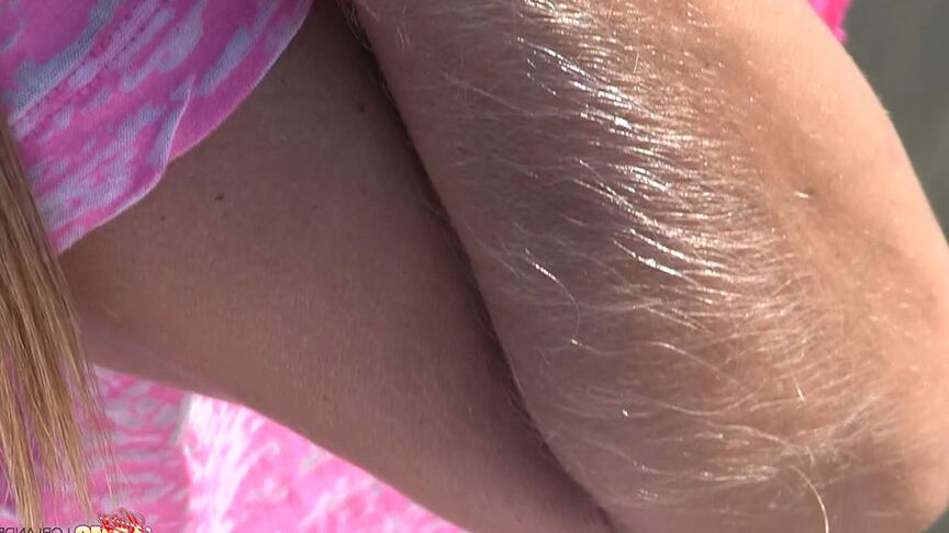 14P Amateur chick Lori Anderson shows off incredibly hairy forearms by the water