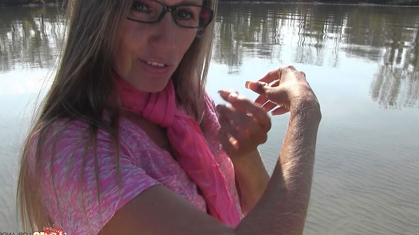14P Amateur chick Lori Anderson shows off incredibly hairy forearms by the water