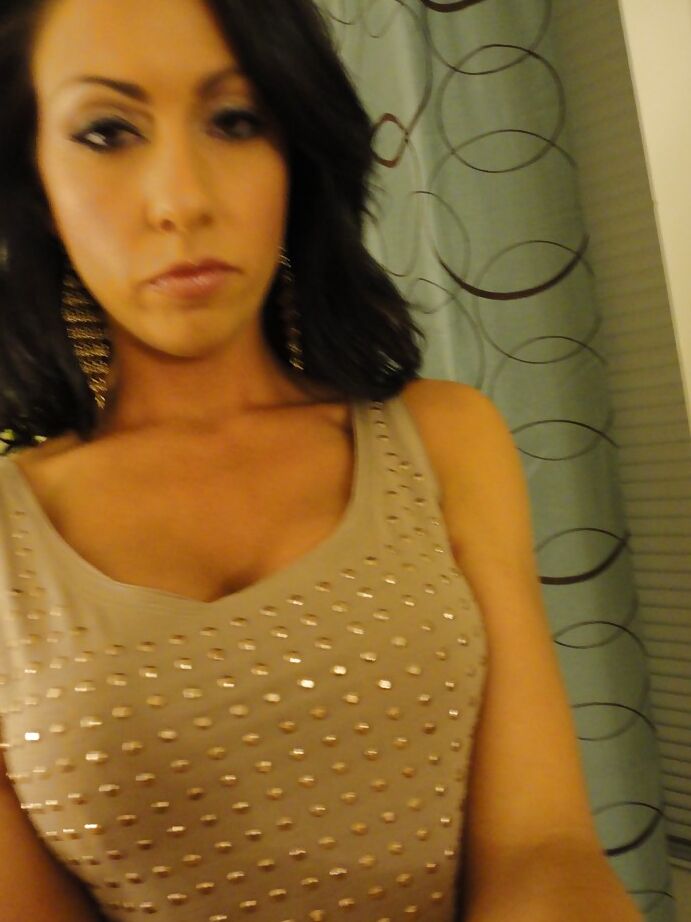 16P Amador MILF com peitos pequenos Tiffany Brookes espalhando sua boceta
