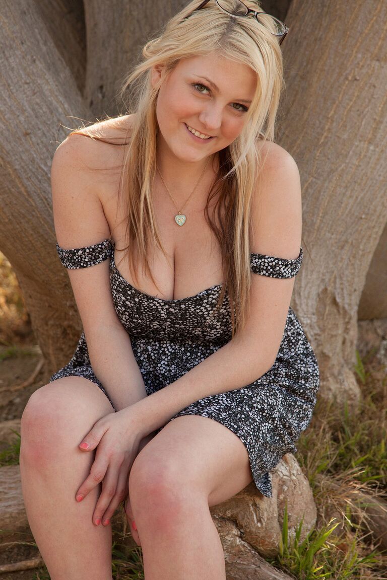 12P Amateur teen Kylee Wilson flashes her tits in public & plays with them at home
