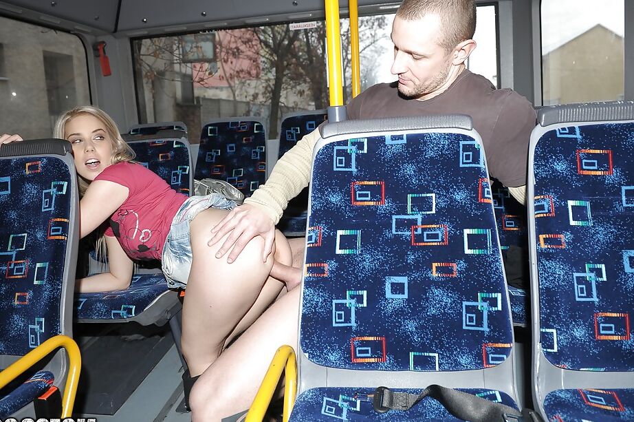 16P Gata adolescente gostosa Nesty levando uma surra forte em fotos de voyeur