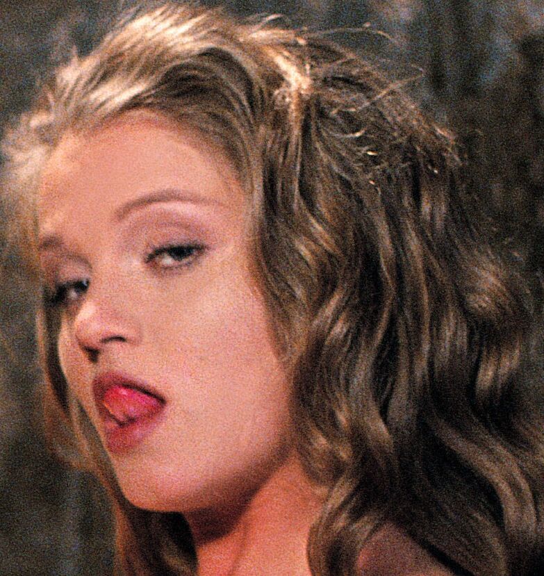 18P ハンガリーの巨乳美女リタ・ファルトヤノがダンジョンでハメられる