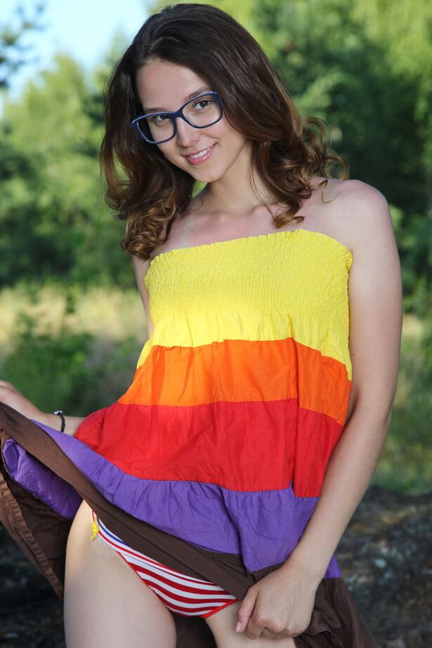 18P Nerdy brunette Ava keeps her glasses on while getting naked on picnic blanket