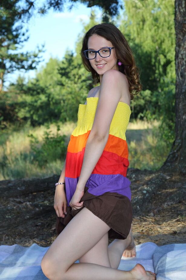 18P Nerdy brunette Ava keeps her glasses on while getting naked on picnic blanket