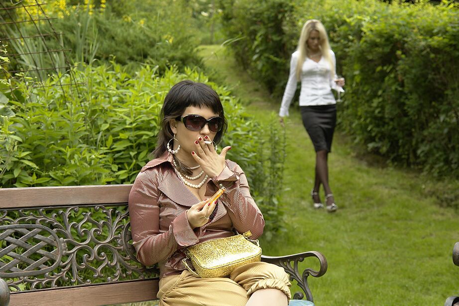 15P Lesbian women piss on each other while having a foursome in a garden