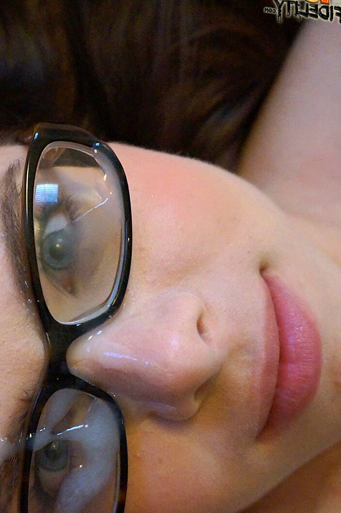 16P A garota Nerdy Jennifer Bliss recebe gozada nos óculos de RH, elogios de Ryan Madison