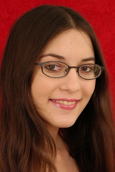 20P Nerdy amateur Larisa licks a knee after getting naked with her glasses on