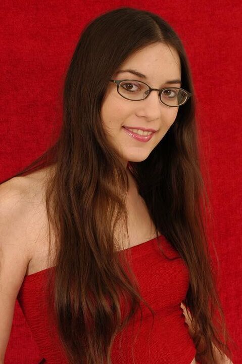 20P Nerdy amateur Larisa licks a knee after getting naked with her glasses on