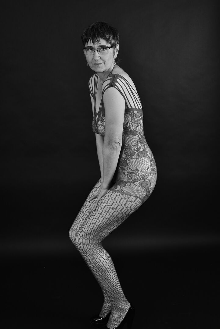 20P Older amateur releases her saggy breasts from a crotchless bodystocking