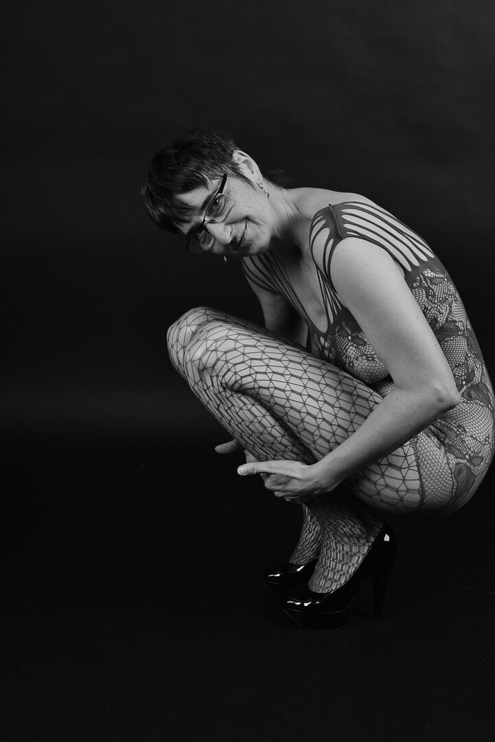 20P Older amateur releases her saggy breasts from a crotchless bodystocking