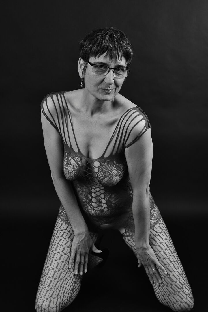 20P Older amateur releases her saggy breasts from a crotchless bodystocking