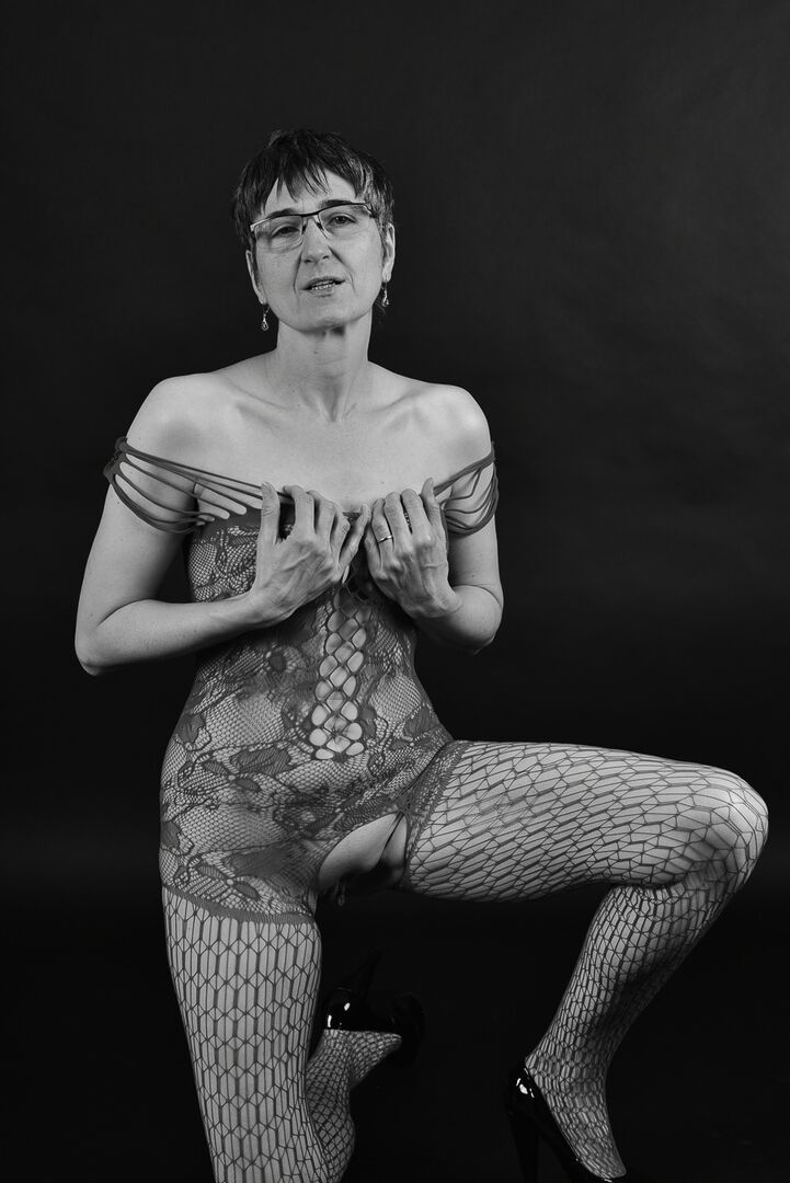 20P Older amateur releases her saggy breasts from a crotchless bodystocking