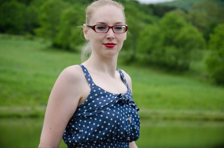 16P La rubia nerd Delirious Hunter se embarca en ser una esclava sexual