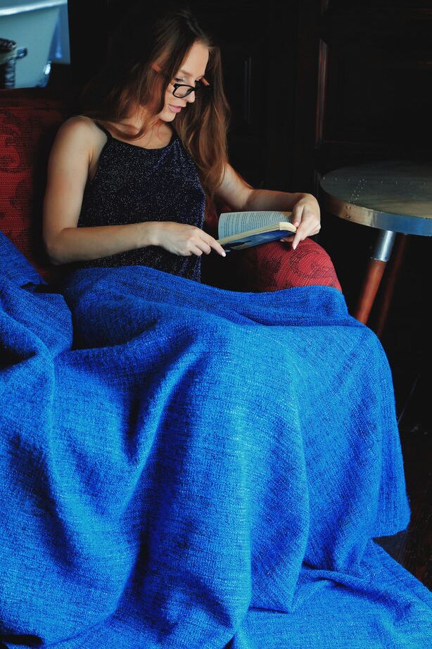 18P Nice teen Sofi Shane reads a book prior to showing her bush in the nude