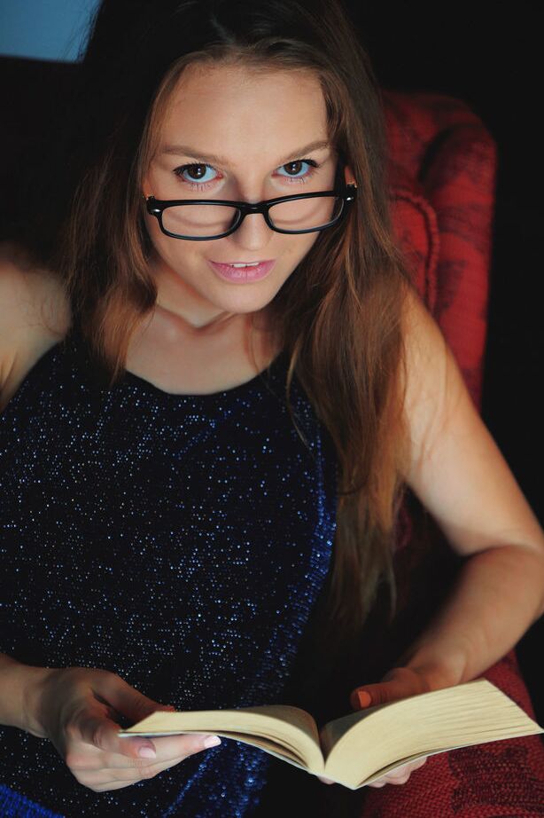 18P Nice teen Sofi Shane reads a book prior to showing her bush in the nude