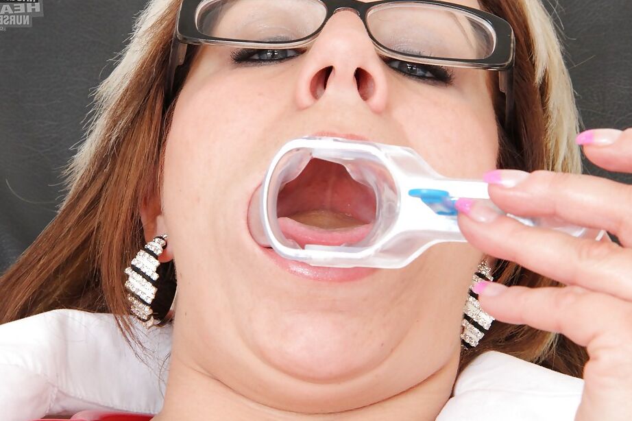 16P Juggy mature nurse stuffing her cunt with vibrator and gyno tool