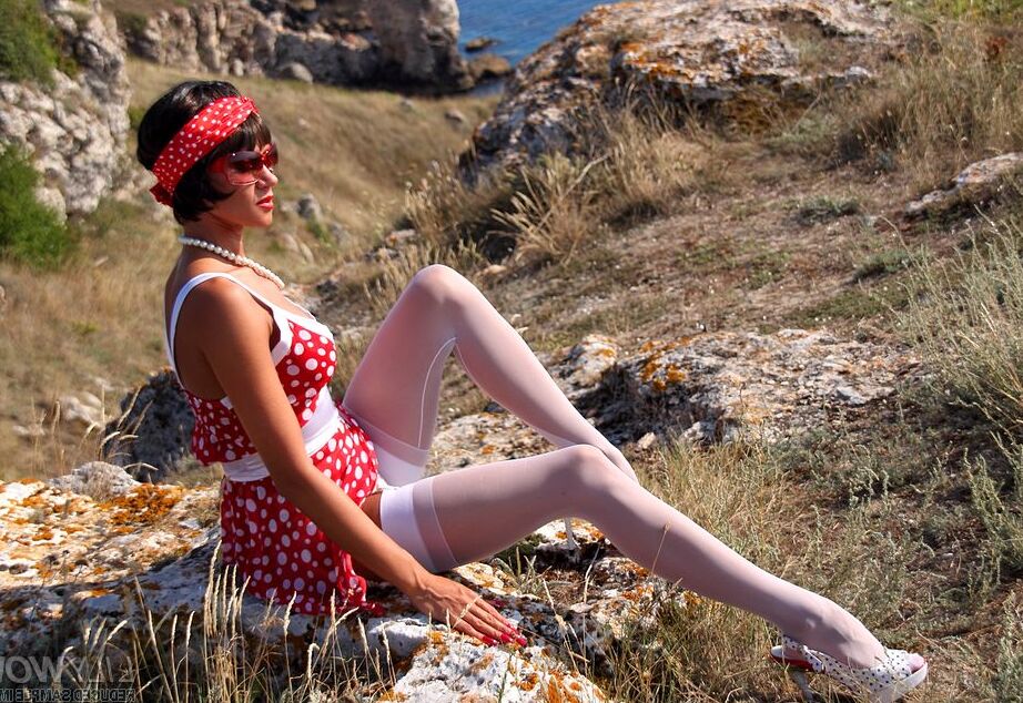 12P Leggy MILF LilyWOW shows seamed FF stockings on the seaside