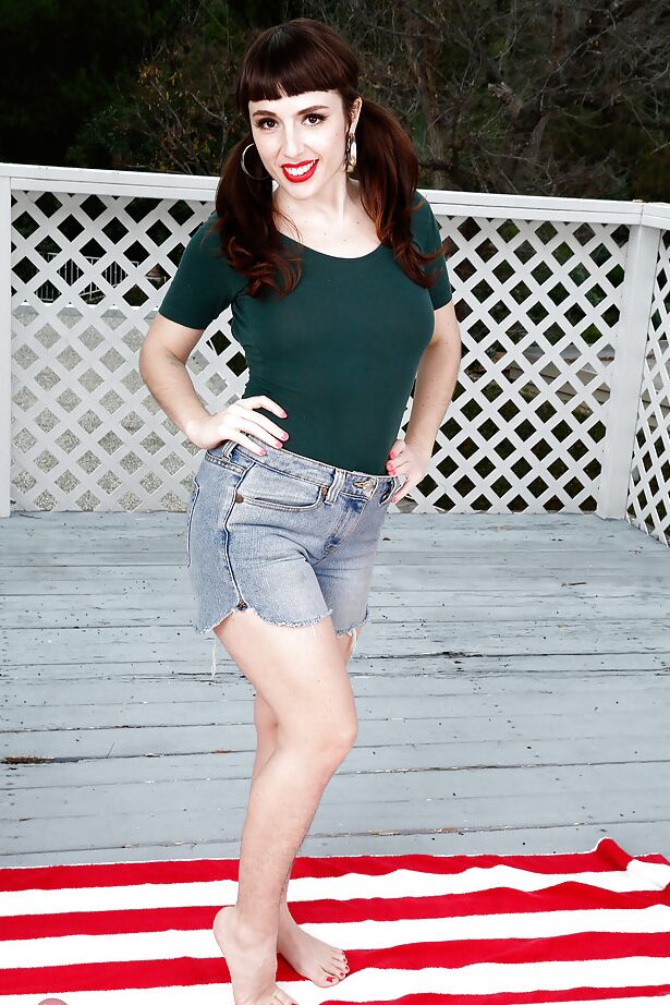 16P Mature solo model Simone Delilah peeling off shorts to reveal beaver on deck