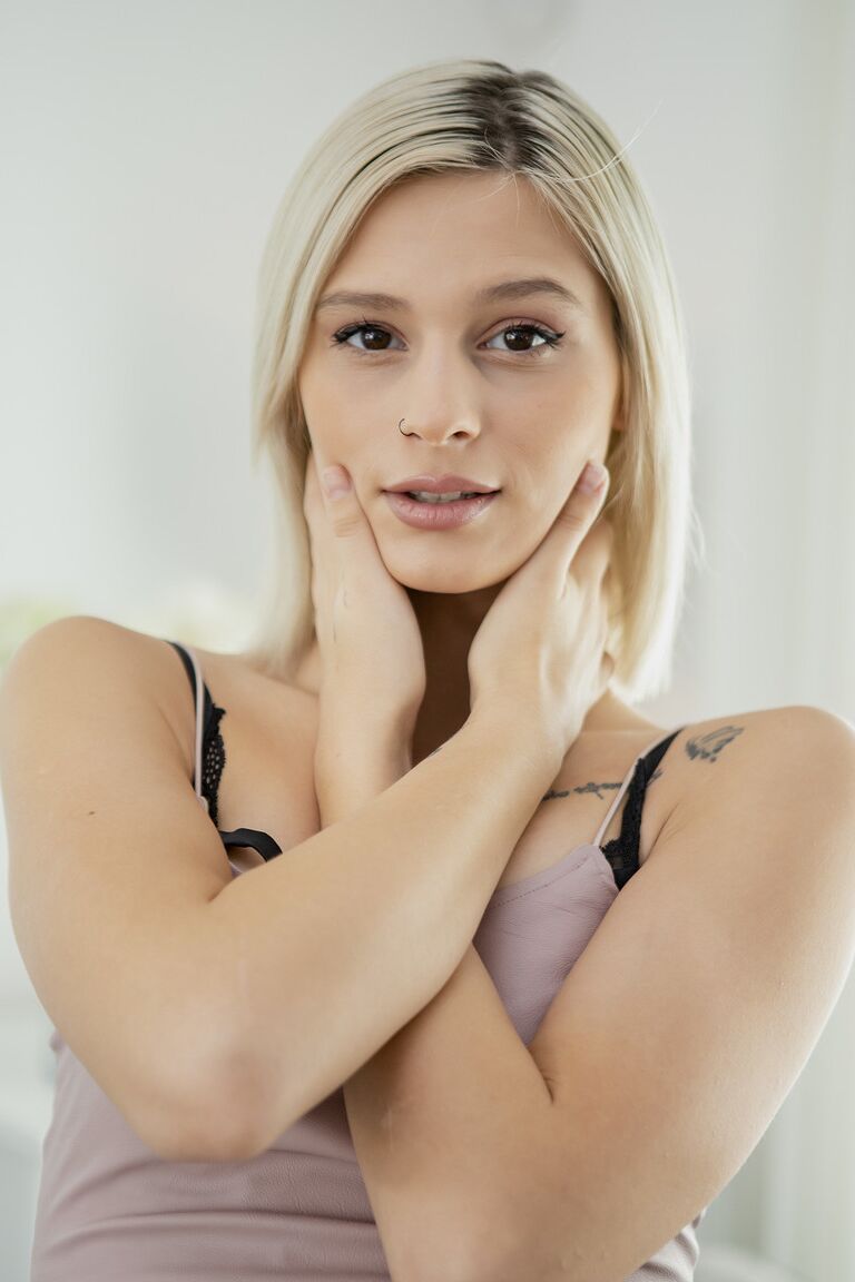 21P Adolescente Fidelidade Christy White, Nek Sinner