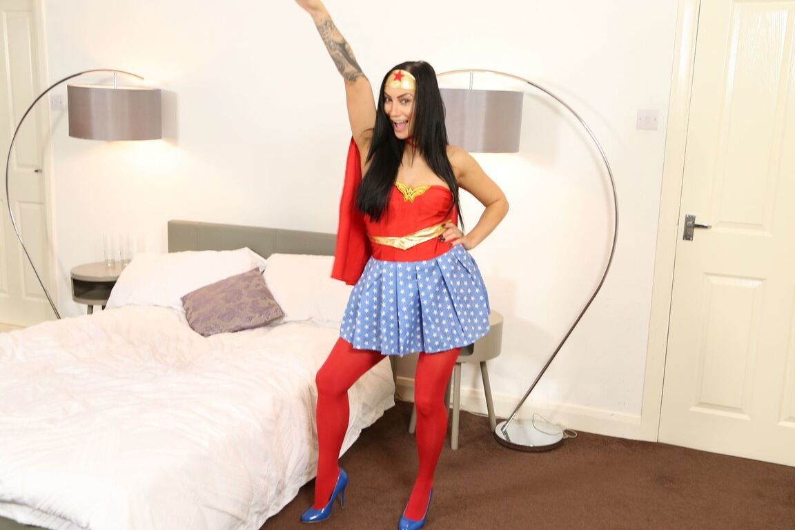 20P Only Tease Laura Hollyman